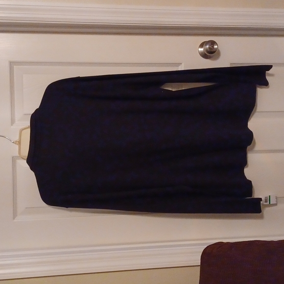 Selling a Van Heusen dress sweater in new condition with tags. Black size Large - Picture 4 of 4